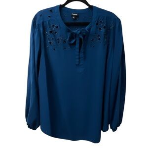 Torrid Teal Embroidered Eyelet Tie-Neck Blouse Size 2 ✨